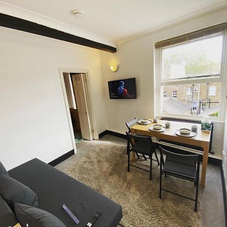 Complete 1 Bedroom Apartment With Wi-Fi, Kitchen, Tv In Heart Of Chiswick, ลอนดอน ภายนอก รูปภาพ