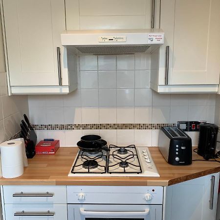 Complete 1 Bedroom Apartment With Wi-Fi, Kitchen, Tv In Heart Of Chiswick, ลอนดอน ภายนอก รูปภาพ