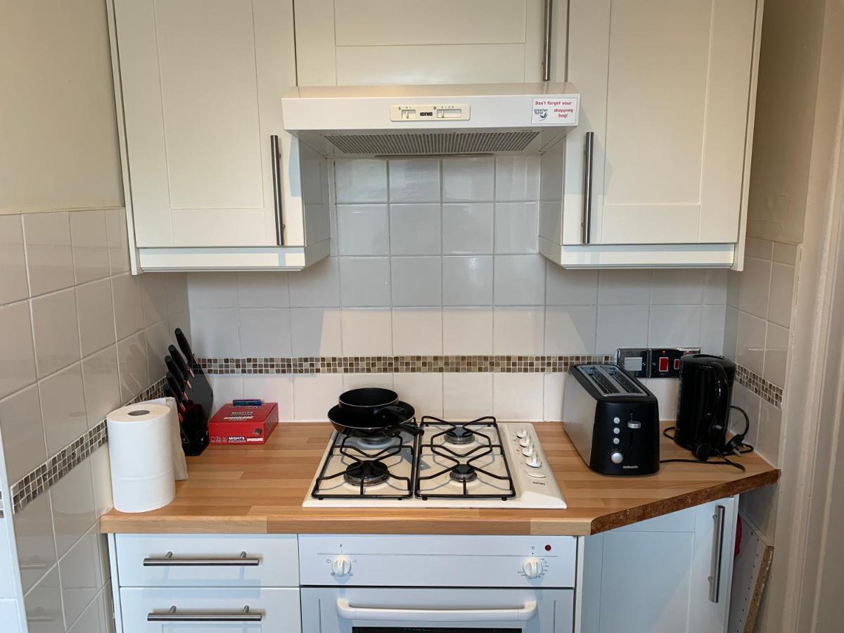 Complete 1 Bedroom Apartment With Wi-Fi, Kitchen, Tv In Heart Of Chiswick, ลอนดอน ภายนอก รูปภาพ