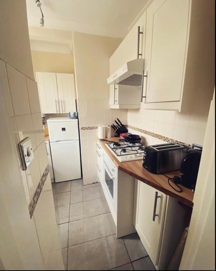 Complete 1 Bedroom Apartment With Wi-Fi, Kitchen, Tv In Heart Of Chiswick, ลอนดอน ภายนอก รูปภาพ