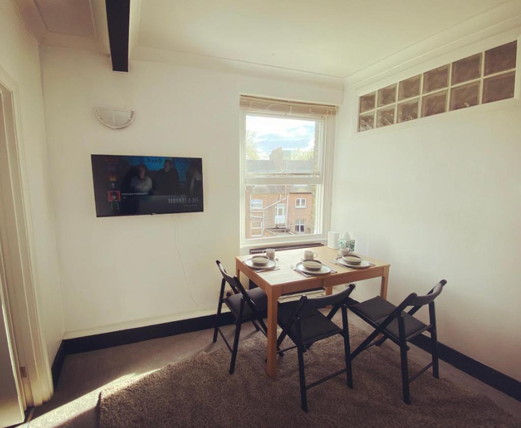 Complete 1 Bedroom Apartment With Wi-Fi, Kitchen, Tv In Heart Of Chiswick, ลอนดอน ภายนอก รูปภาพ