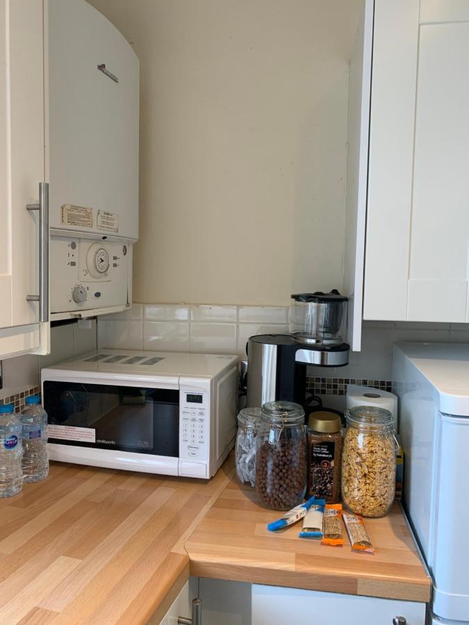 Complete 1 Bedroom Apartment With Wi-Fi, Kitchen, Tv In Heart Of Chiswick, ลอนดอน ภายนอก รูปภาพ