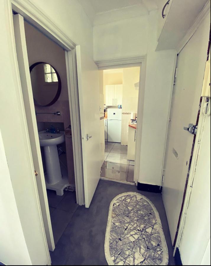 Complete 1 Bedroom Apartment With Wi-Fi, Kitchen, Tv In Heart Of Chiswick, ลอนดอน ภายนอก รูปภาพ